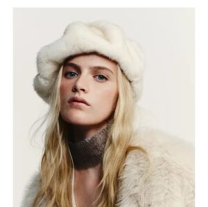 ZARA Women's Faux Fur Beret(Ecru, S - M)